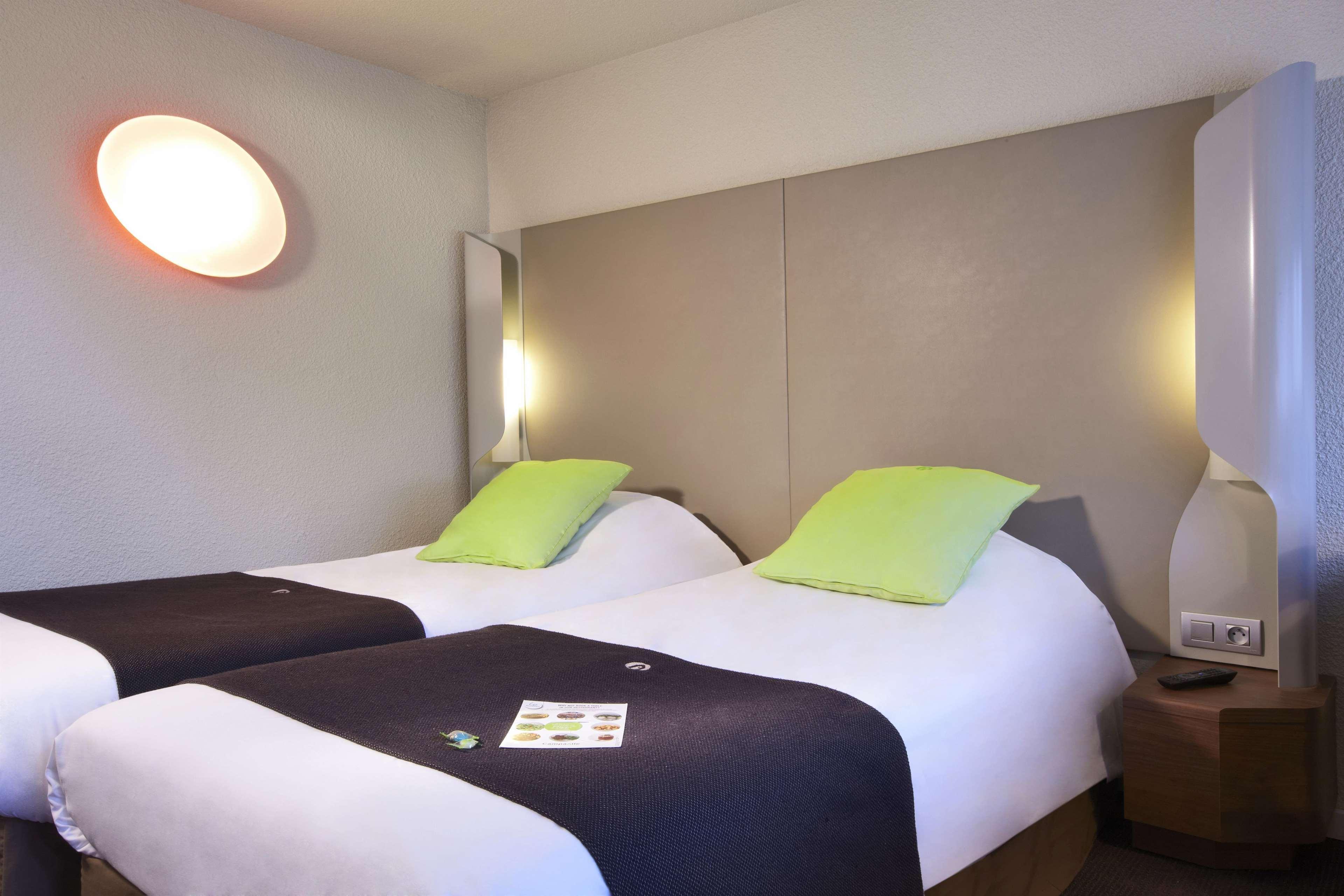Campanile Montbeliard - Sochaux Hotel Bagian luar foto