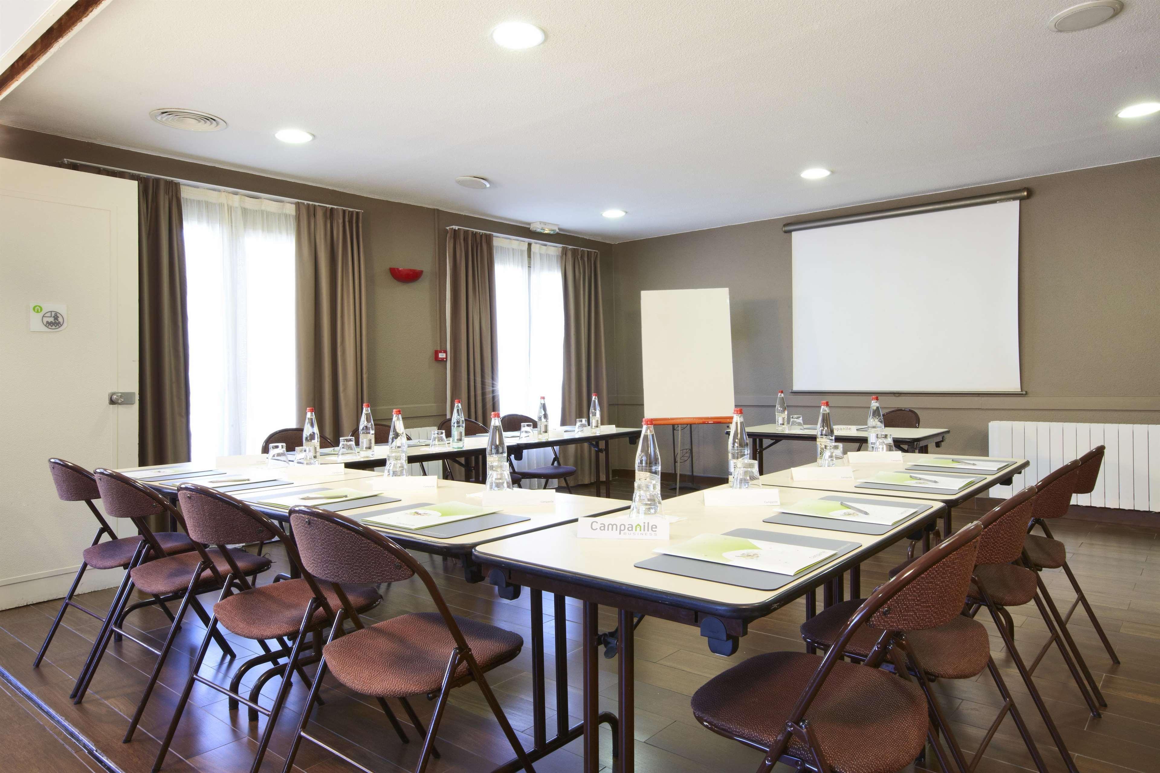 Campanile Montbeliard - Sochaux Hotel Bagian luar foto