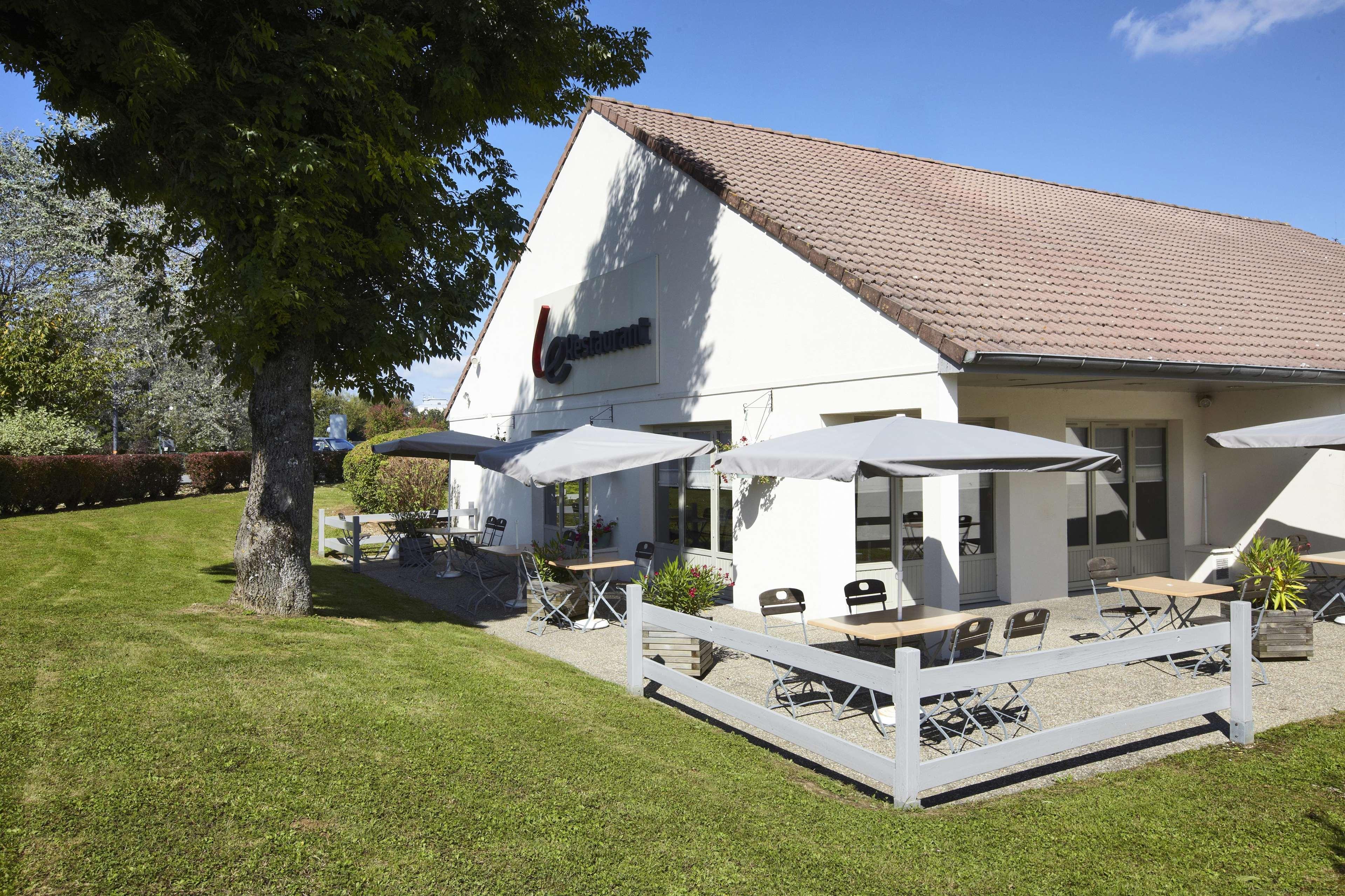 Campanile Montbeliard - Sochaux Hotel Bagian luar foto