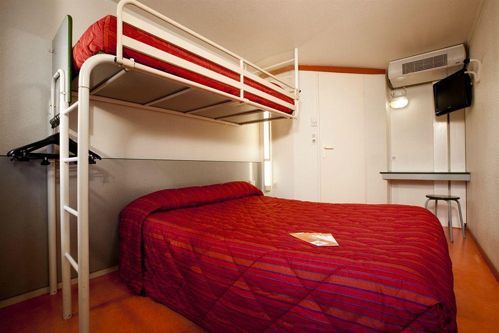 Campanile Montbeliard - Sochaux Hotel Bagian luar foto