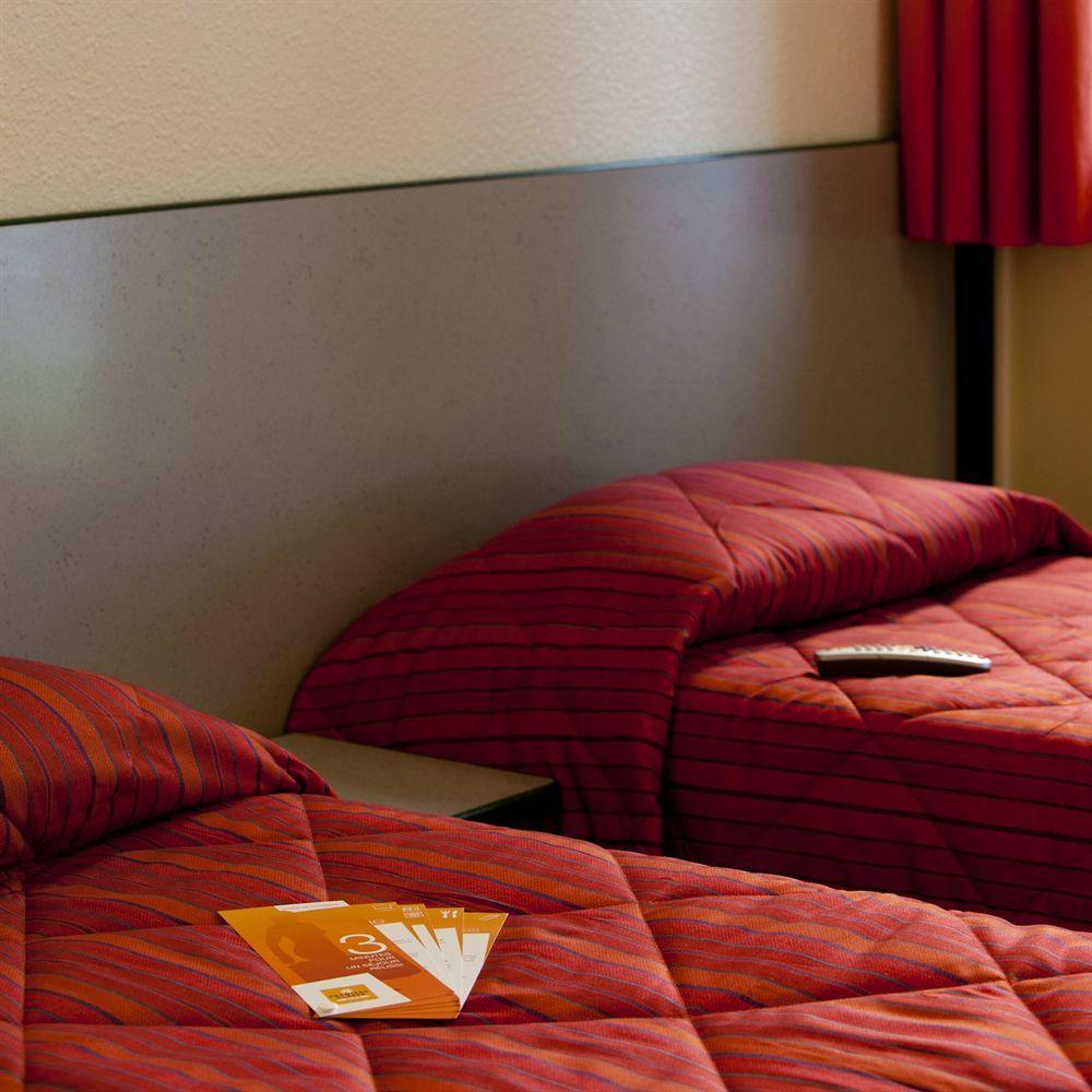 Campanile Montbeliard - Sochaux Hotel Bagian luar foto
